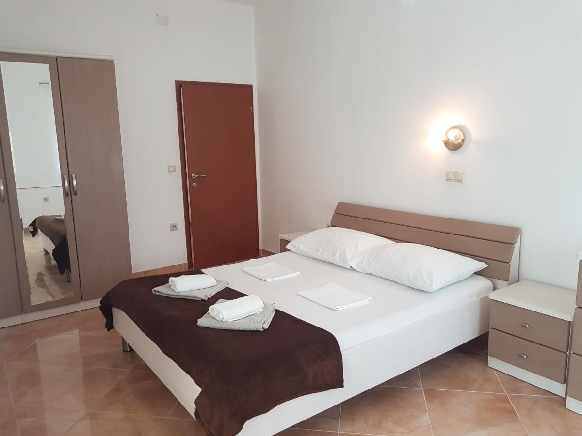 Apartments Andrea II Baska  Bagian luar foto