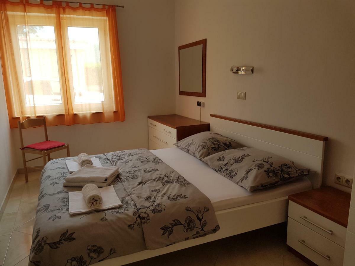 Apartments Andrea II Baska  Bagian luar foto